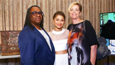 frere et soeur de zendaya|Les parents de Zendaya (Kazembe Ajamu Coleman), soeurs,。